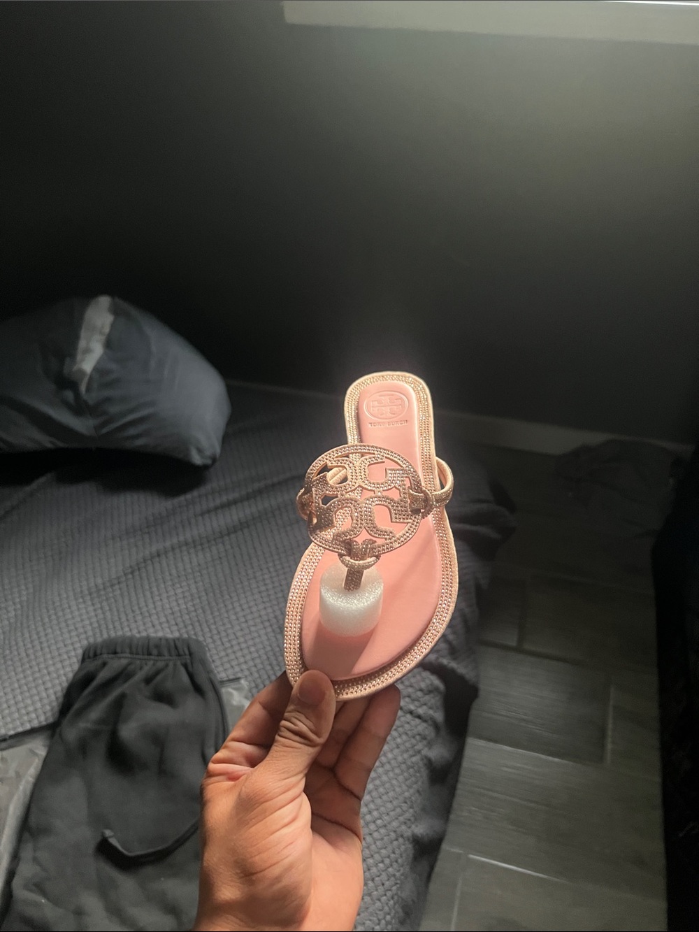 Tory Burch Metallic Rose Gold Cutout Logo Thong Sandal - Picture 5 of 9